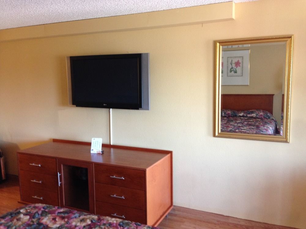 Travelodge By Wyndham Tacoma Near Mcchord Afb Exterior foto