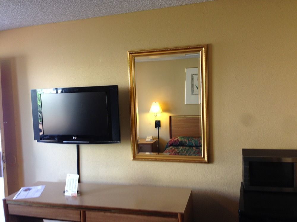 Travelodge By Wyndham Tacoma Near Mcchord Afb Exterior foto