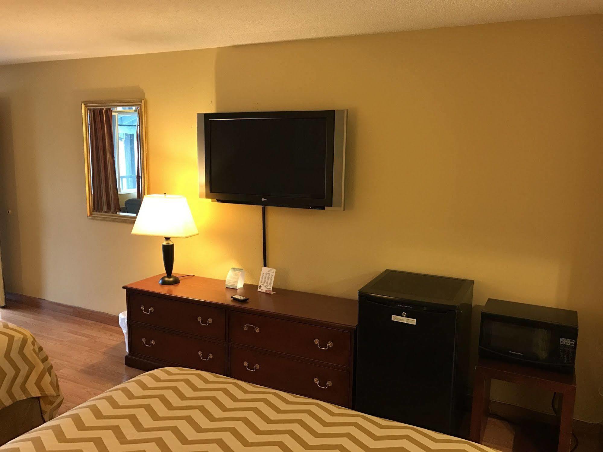 Travelodge By Wyndham Tacoma Near Mcchord Afb Exterior foto