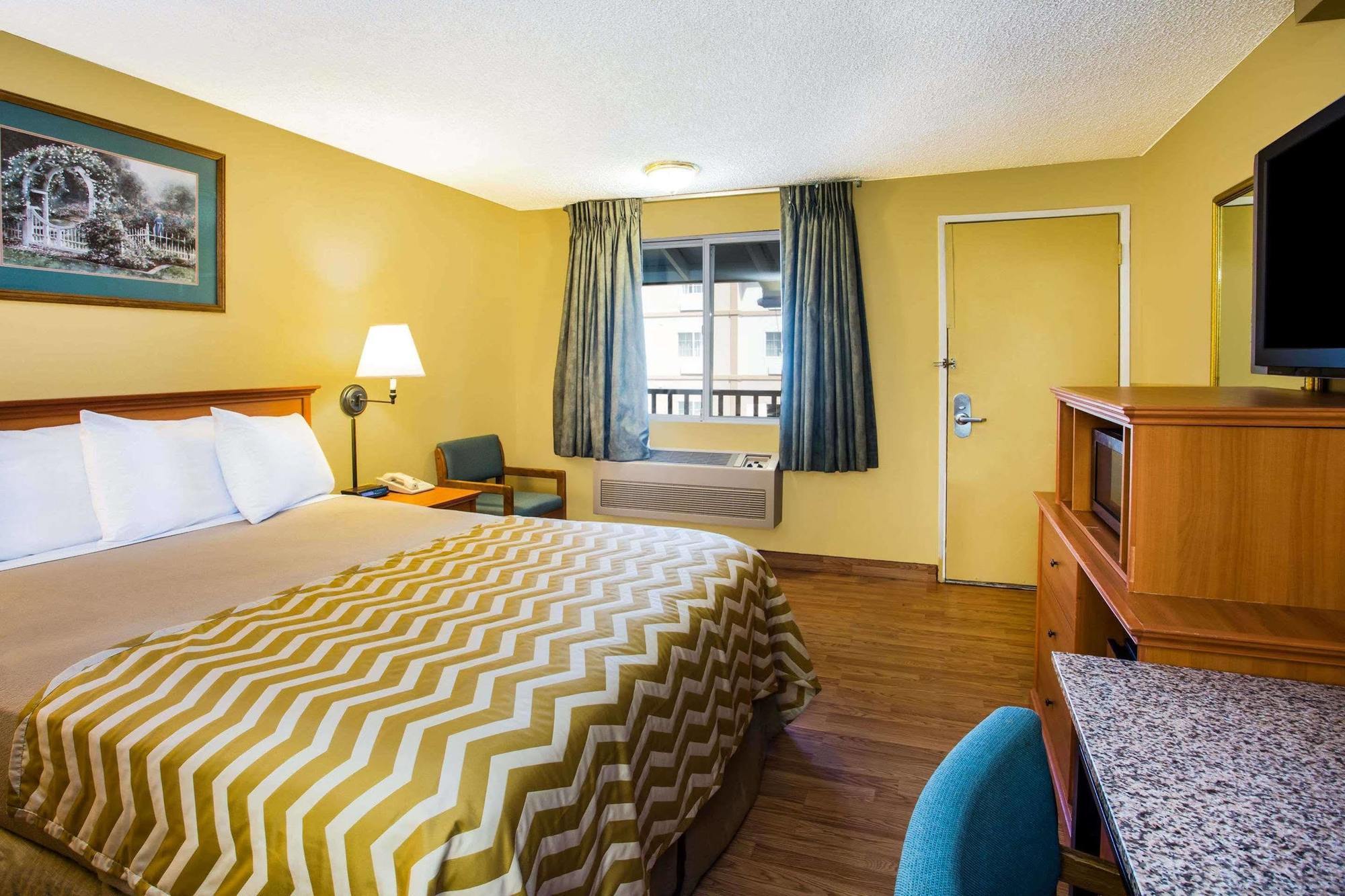 Travelodge By Wyndham Tacoma Near Mcchord Afb Exterior foto