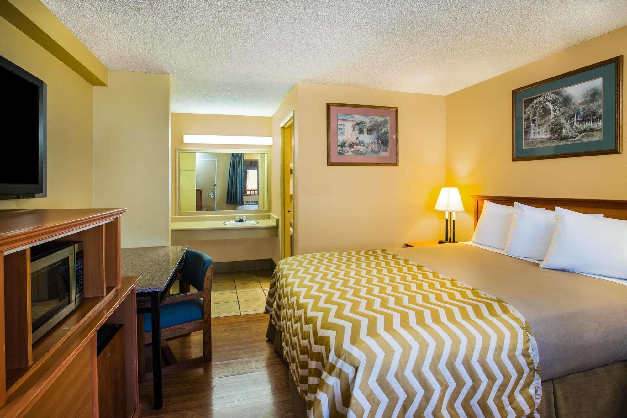 Travelodge By Wyndham Tacoma Near Mcchord Afb Exterior foto